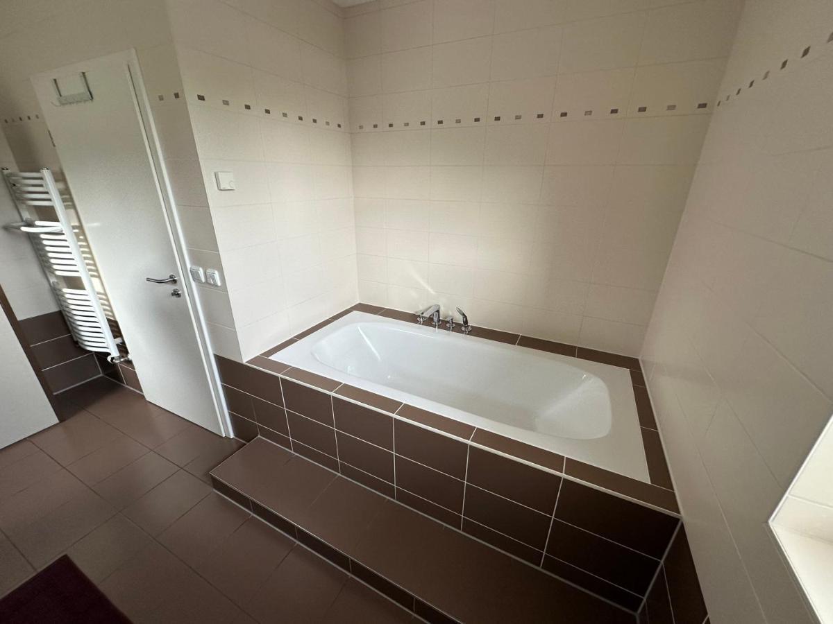 Stadtvilla In Leipzig 7 Personen 3 Schlafzimmer 2 Baeder Garten Und Terrasse Zentral Gelegen Messe Innenstadt Seen Ngoại thất bức ảnh